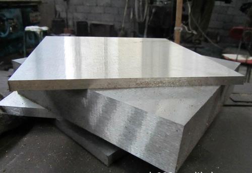 模具钢skd61性能，SKD61是一种热作模具钢